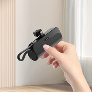 Power Bank PastelMix Pro: Trendi rezervna baterija u veličini ruža za usne, s dva konektora i izvrsnim kapacitetom od 5000 mAh - Lightning + USB-C - pastel black